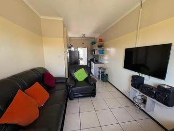 2 Bedroom Flat & Apartment