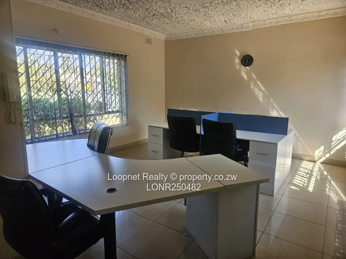 Spacious 300 sqm Office on 500 sqm with Borehole – Eastlea