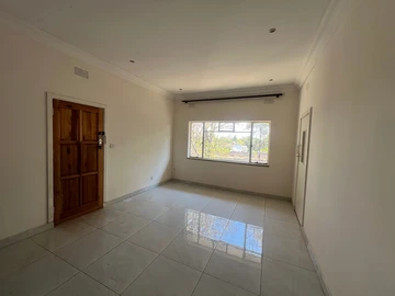 2 Bedroom Flat & Apartment