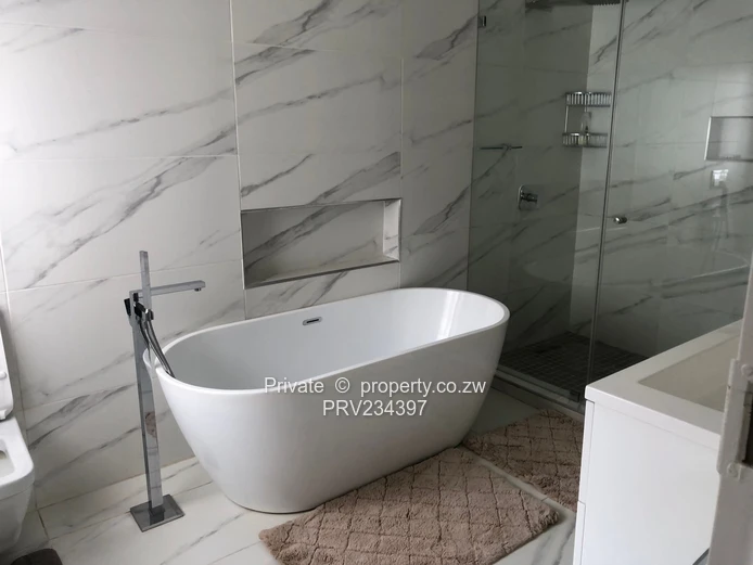 Beautifully Renovated Highlands Townhouse (With Modern Finishings) (Sole Mandate)