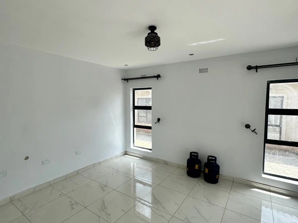 3 Bedroom Flat & Apartment