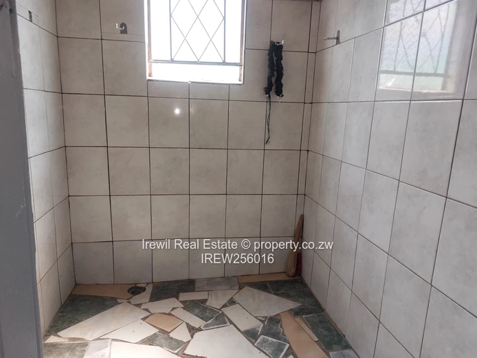 Chitungwiza Unit A Extention 5 Bed on Sale
