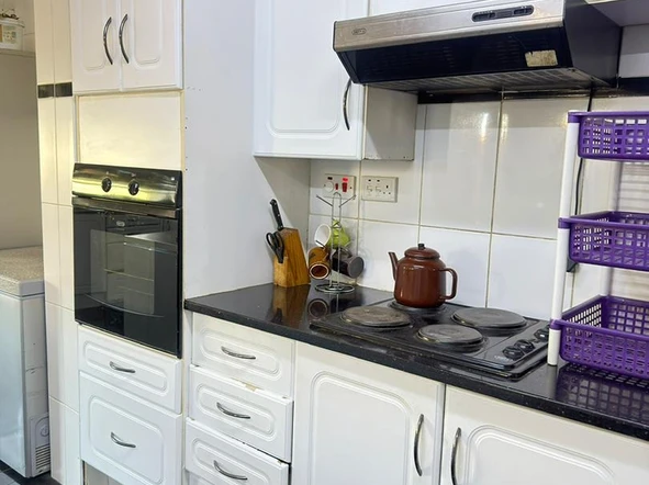 6 Bedroom House