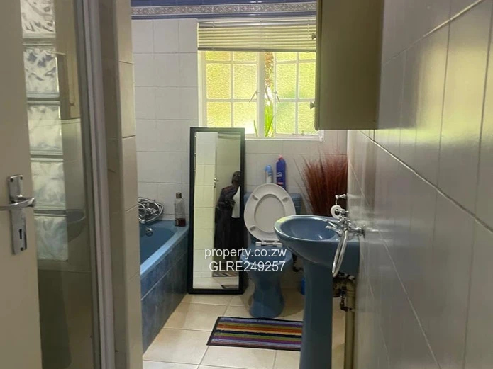 Spacious 3-Bed Home in Borrowdale Brooke — Borehole & Garden