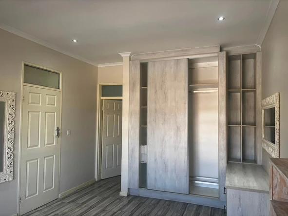 3 Bedroom Flat & Apartment