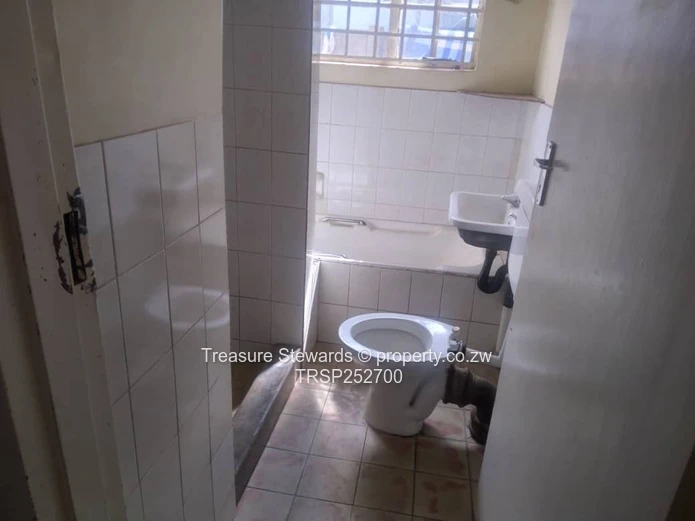 3BR Walled Home in Chitungwiza — Tiled, Fitted Kitchen