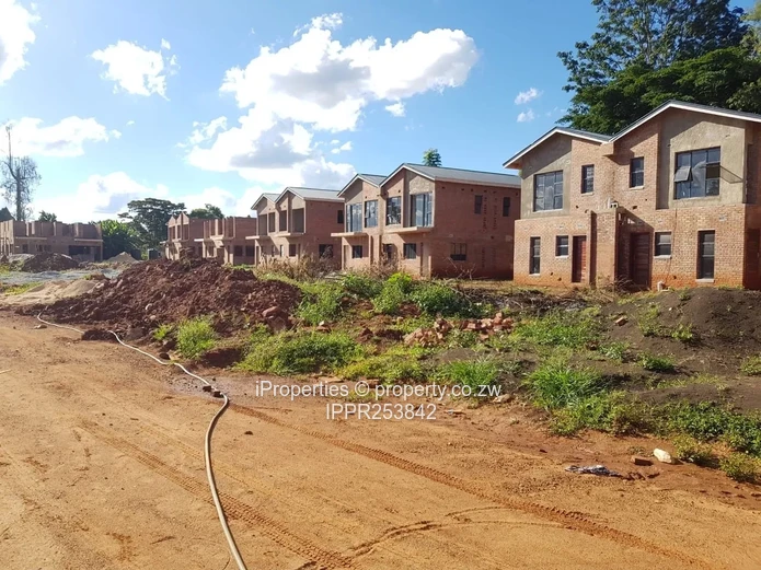 Lovely Townhouses in Courtyard Place, Helensvale, Harare North: