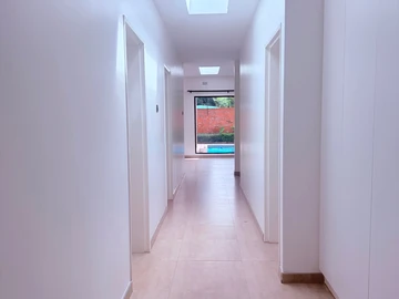 4 Bedroom Flat & Apartment