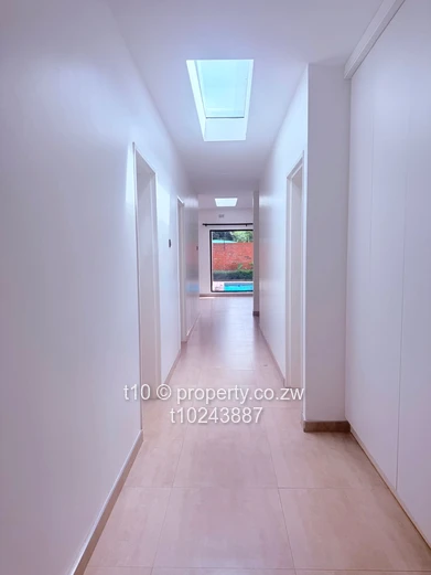 Townhouse to rent in Mt Pleasant 