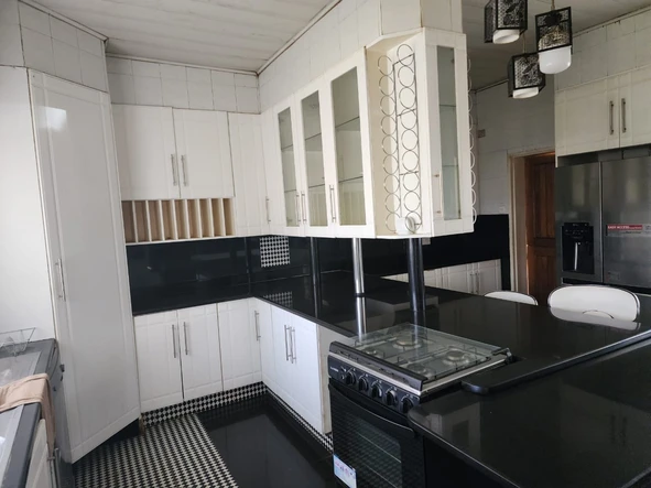 6 Bedroom House