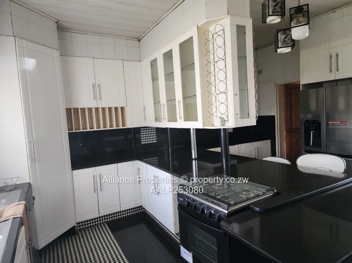 Massive, lovely 6 bed home in Borrowdale