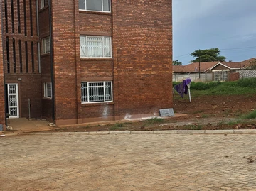 2 Bedroom Flat & Apartment