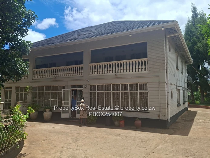 Eastlea Prime Property for Sale suitatble for Offices!