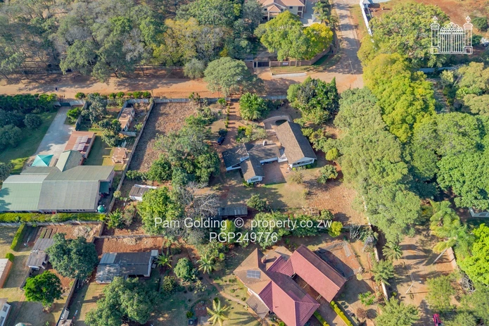 5Bedroom House on An Acre, Corner Property
