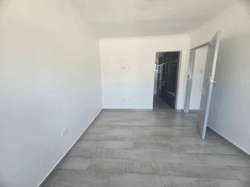 3 Bedroom Flat & Apartment