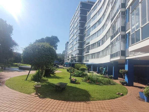 2 Bedroom Flat & Apartment