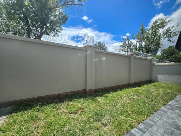 2 Bedroom Flat & Apartment