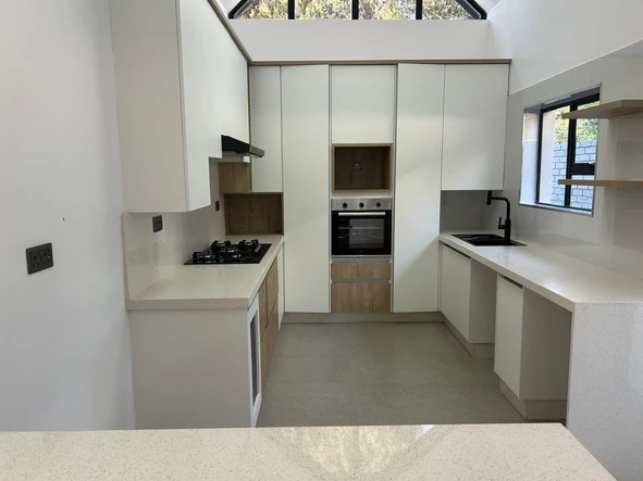 4 Bedroom Flat & Apartment
