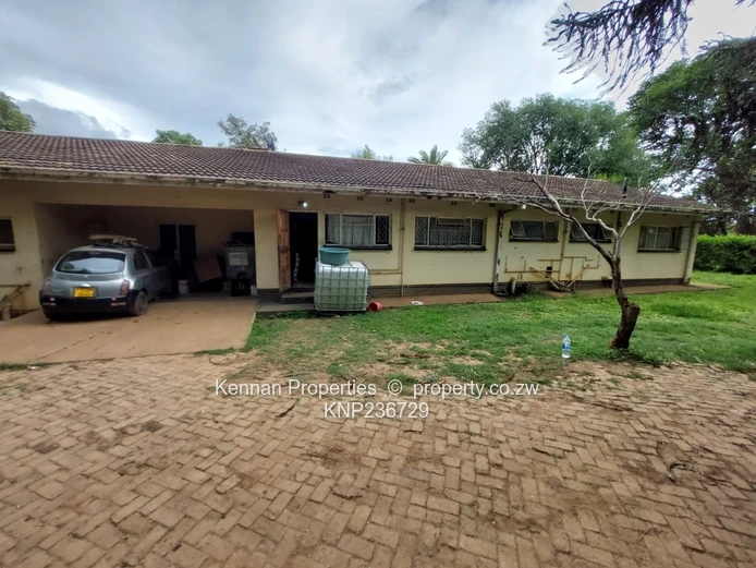 5 bedroomed Fixer Upper in Kadoma