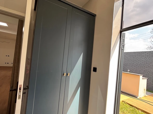 4 Bedroom Flat & Apartment
