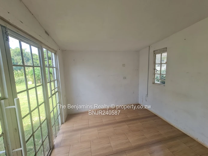 3 Bed 1 Bath Cottage to Let in Mt Pleasant 