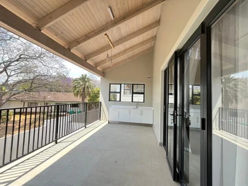 3 Bedroom Flat & Apartment