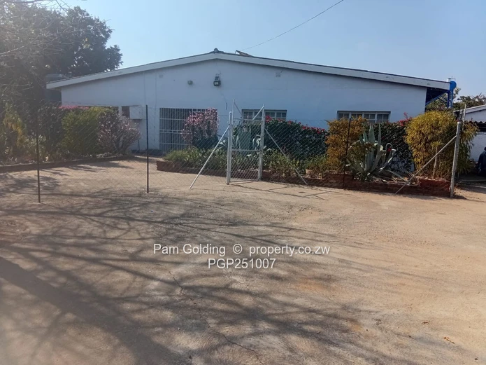 Main Residence And Cottage In Beitbridge