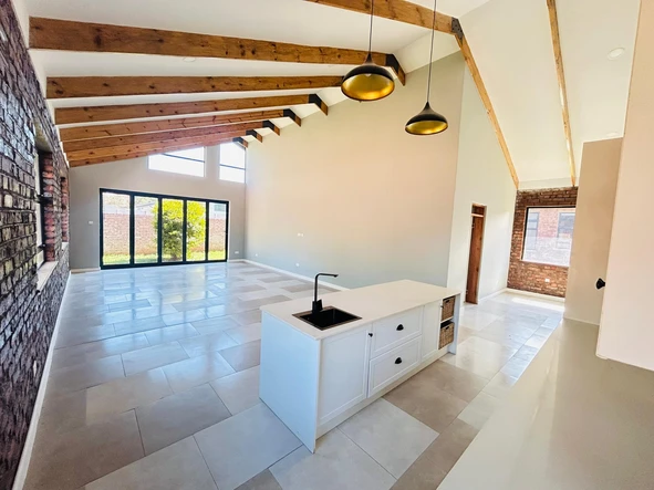 3 Bedroom Flat & Apartment