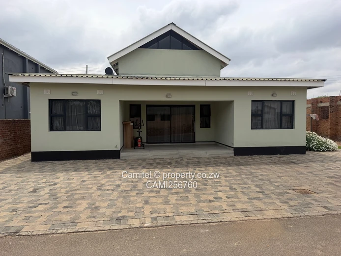 Arlington 3-Bed Townhouse — Borehole & Paved Courtyard