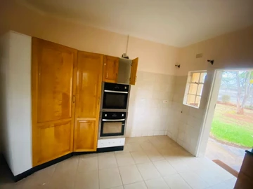 4 Bedroom Flat & Apartment
