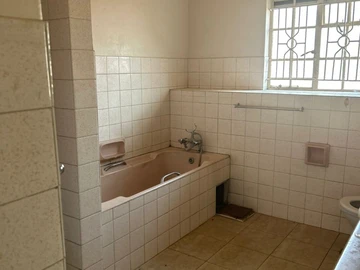 3 Bedroom Flat & Apartment