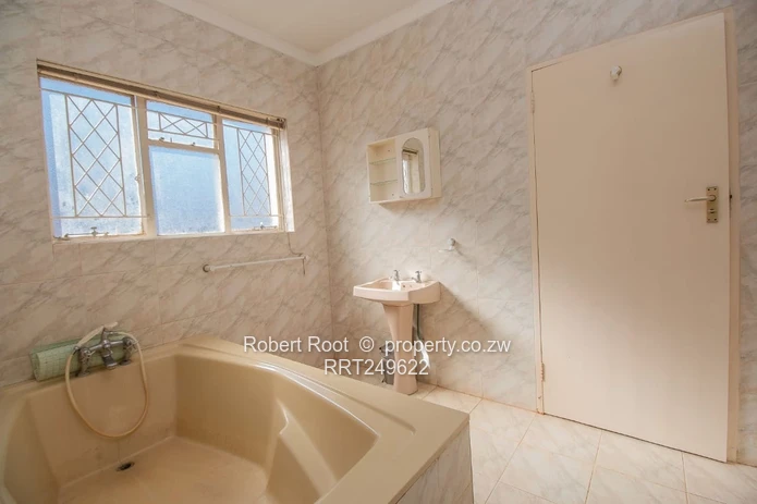 Greystone Park: Furnished 4-bed with Pool & Borehole