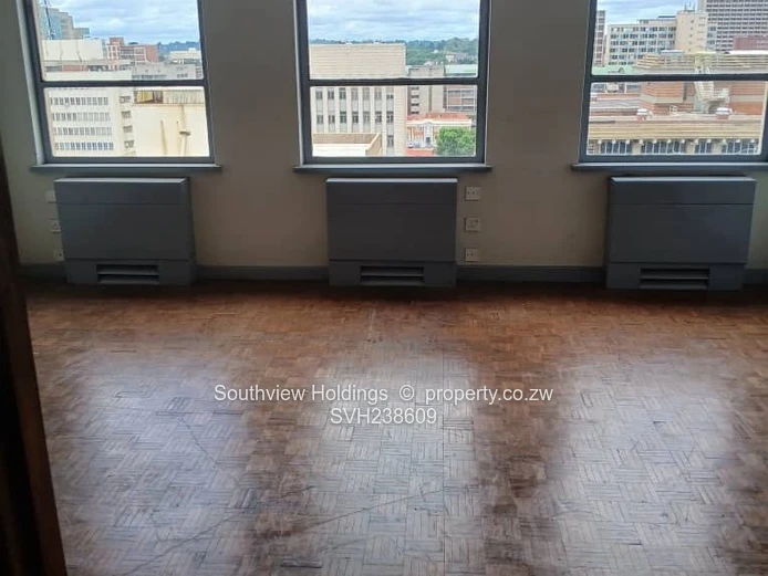 4 Neat offices to let. 