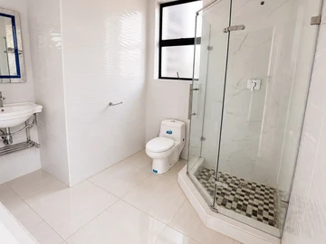 3 Bedroom Flat & Apartment