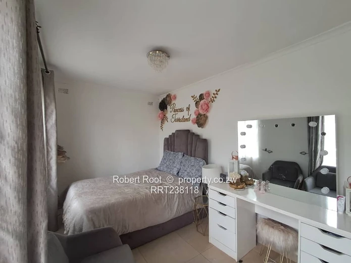 Lovely 3 bed family cluster in Greendale!