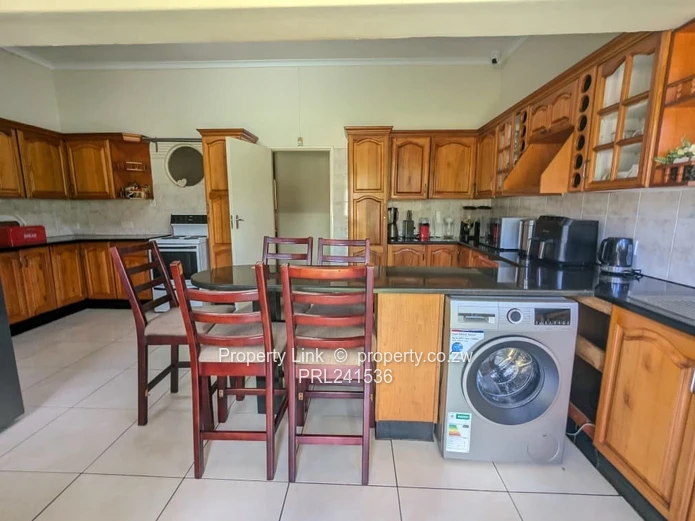 Home With Pool & Good Borehole - Available 1 May