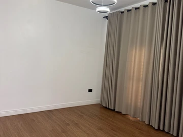 4 Bedroom Flat & Apartment