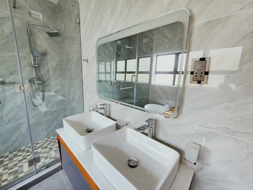 3 Bedroom Flat & Apartment