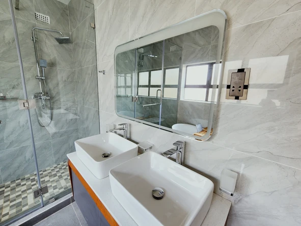 3 Bedroom Flat & Apartment