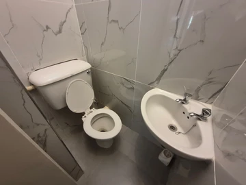 3 Bedroom Flat & Apartment