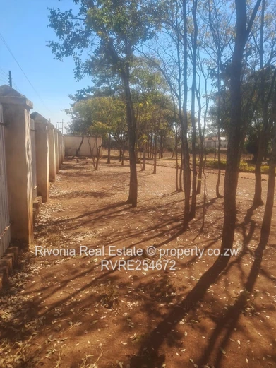 Walled 2000m² Leafy Stand on Tarred Main Road - Gletwin Park