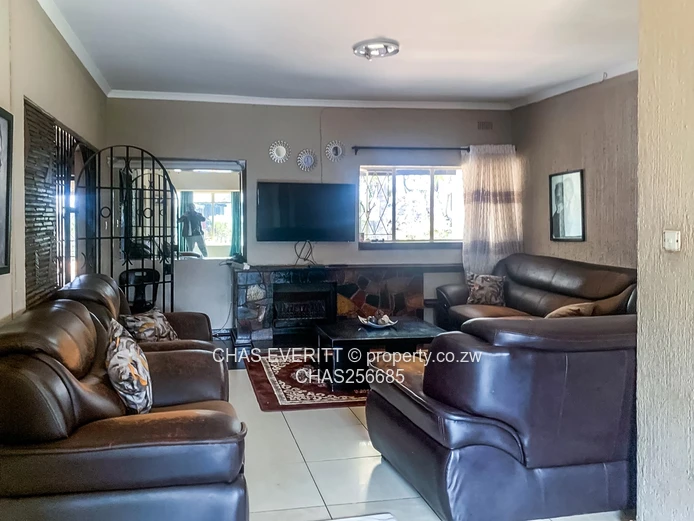 3 Bedroomed Neat Family Home In Sunridge