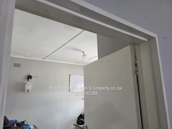 House For sale in Fairview park  Ruwa