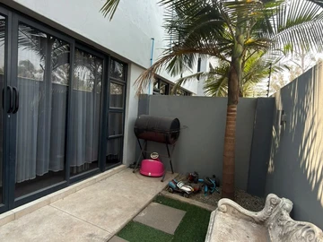 3 Bedroom Flat & Apartment