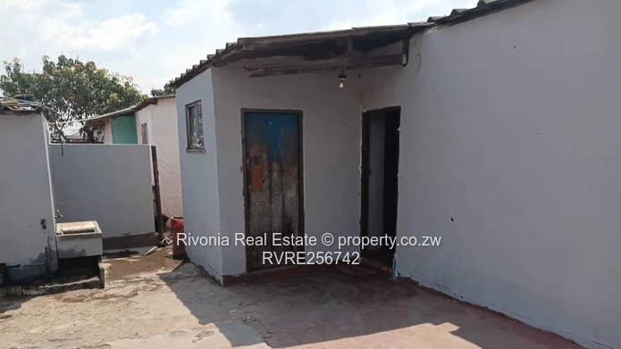 Glen Norah 2-Bed Cottage with Yard, Sewer & Good ZESA