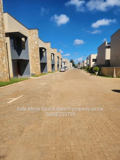 Mount Pleasant 3-Bed Garden Flat — Gated
