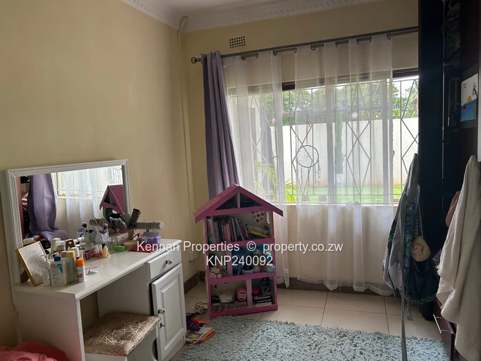 Charming Unit in sought after Highlands Park