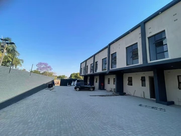2 Bedroom Flat & Apartment
