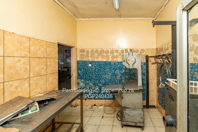 Commercial building for sale (Sole Mandate)