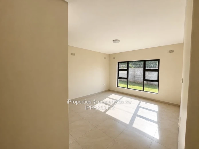 Modern 2-Bed Garden Flat, Private Yard in Marlborough